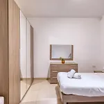 Spacious 3br In The Heart Of With Wifi Ac *