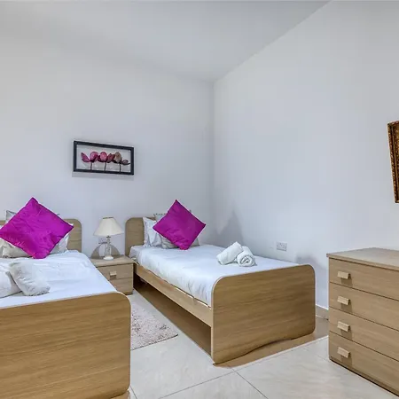 Spacious 3br In The Heart Of With Wifi Ac * Sliema