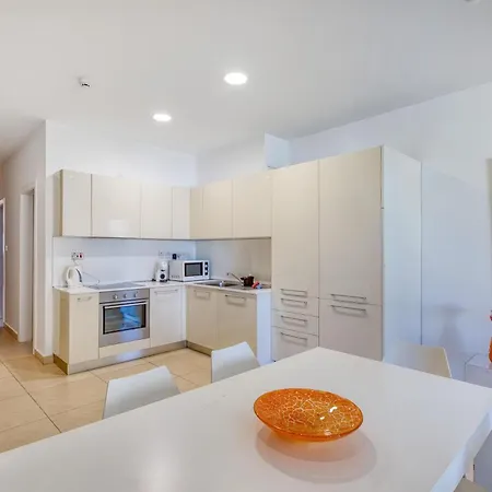 Lejlighed Spacious 3br In The Heart Of With Wifi Ac Sliema
