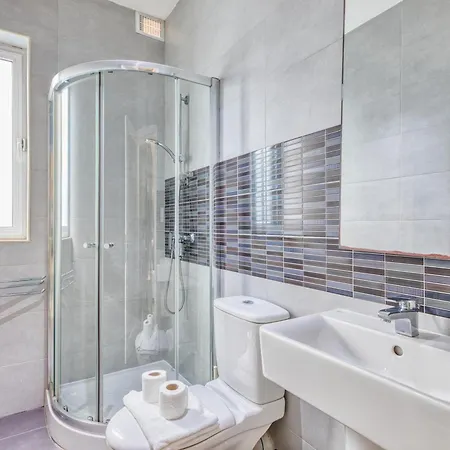 Lejlighed Spacious 3br In The Heart Of With Wifi Ac *