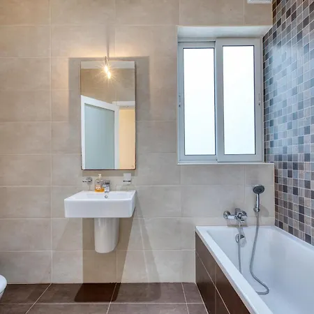 Spacious 3br In The Heart Of With Wifi Ac Апартаменты Слима