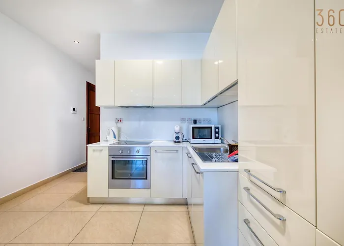 Spacious 3br In The Heart Of With Wifi Ac * Sliema