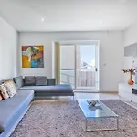 Spacious 3br In The Heart Of With Wifi Ac *