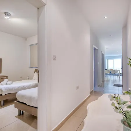 Spacious 3br In The Heart Of With Wifi Ac *