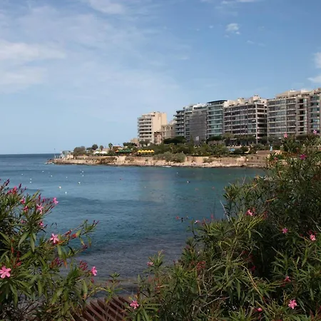 Spacious 3br In The Heart Of With Wifi Ac Sliema