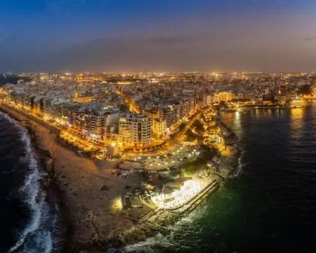 Spacious 3br In The Heart Of With Wifi Ac Apartment *