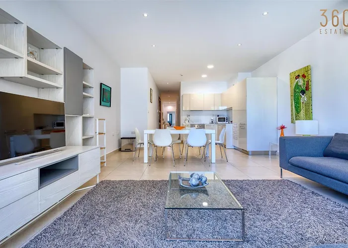 Spacious 3br In The Heart Of With Wifi Ac شقة سليمة