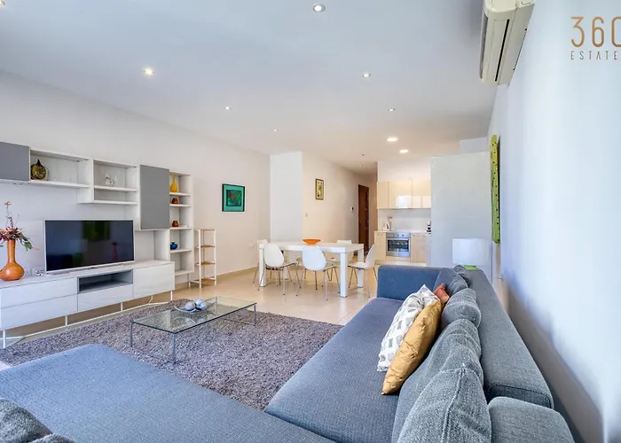 Spacious 3br In The Heart Of With Wifi Ac * سليمة