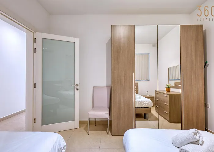 Spacious 3br In The Heart Of With Wifi Ac * سليمة