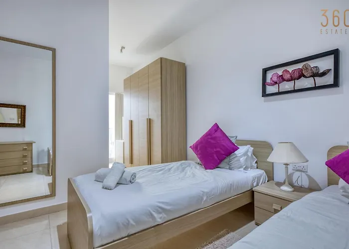 Spacious 3br In The Heart Of With Wifi Ac Apartament *