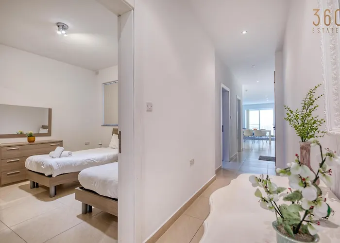 Spacious 3br In The Heart Of With Wifi Ac *