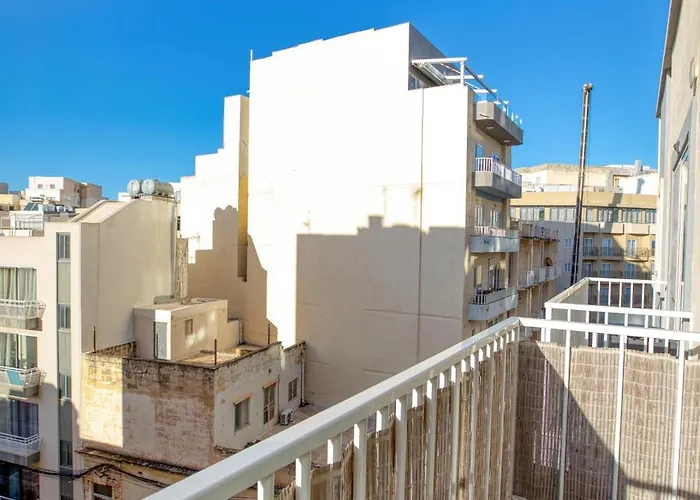 Spacious 3br In The Heart Of With Wifi Ac شقة سليمة