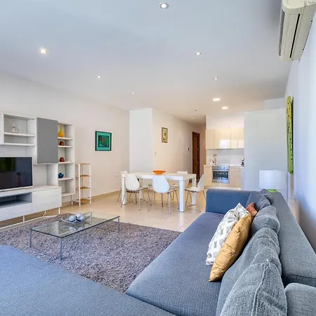 Spacious 3br In The Heart Of With Wifi Ac * Sliema