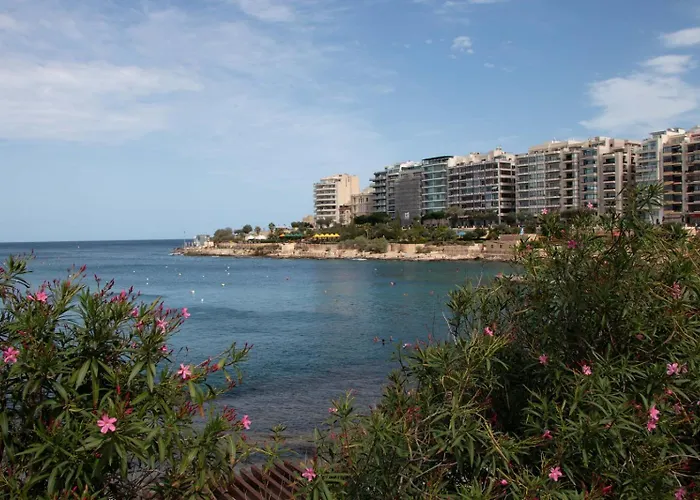 Spacious 3br In The Heart Of With Wifi Ac Sliema